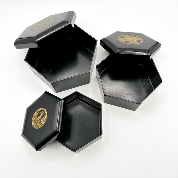 Vintage Nesting Black Lacquer Finish Boxes Hexagon Gold Print Set of Three Japan - Picture 5 of 13